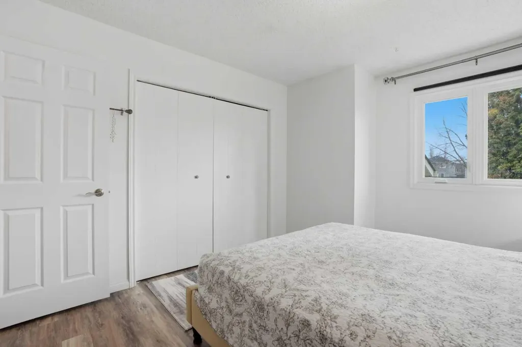 203 Shawglen Road SW Calgary AB T2Y 1Y2