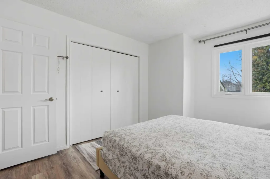 203 Shawglen Road SW Calgary AB T2Y 1Y2