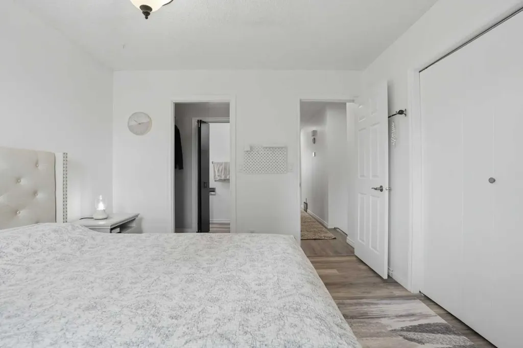 203 Shawglen Road SW Calgary AB T2Y 1Y2