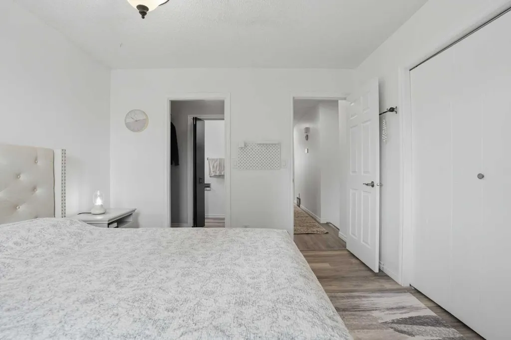 203 Shawglen Road SW Calgary AB T2Y 1Y2