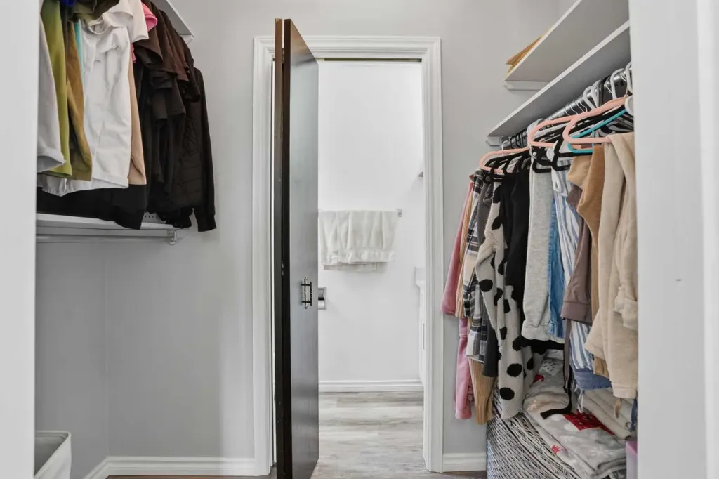 203 Shawglen Road SW Calgary AB T2Y 1Y2
