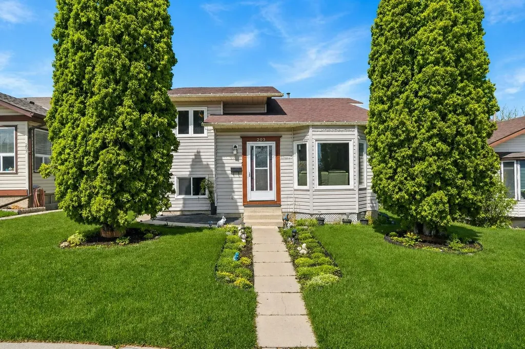 203 Shawglen Road SW Calgary AB T2Y 1Y2