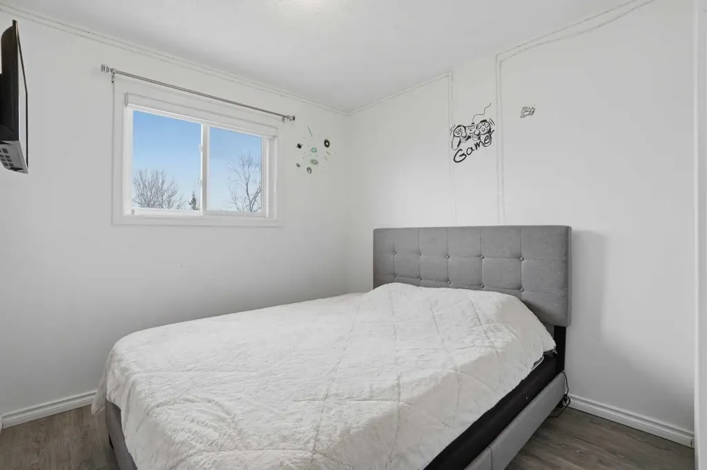 203 Shawglen Road SW Calgary AB T2Y 1Y2
