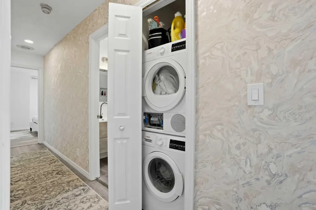 203 Shawglen Road SW Calgary AB T2Y 1Y2