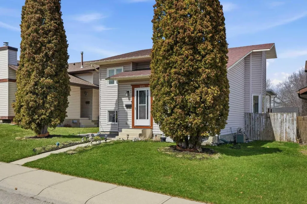 203 Shawglen Road SW Calgary AB T2Y 1Y2
