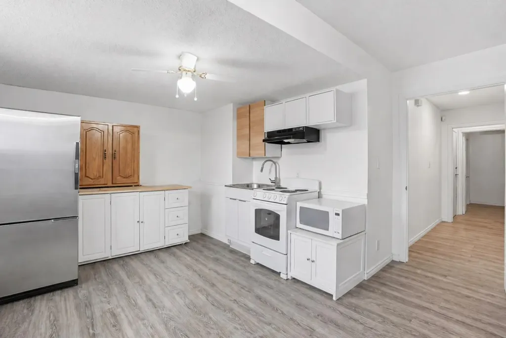 203 Shawglen Road SW Calgary AB T2Y 1Y2