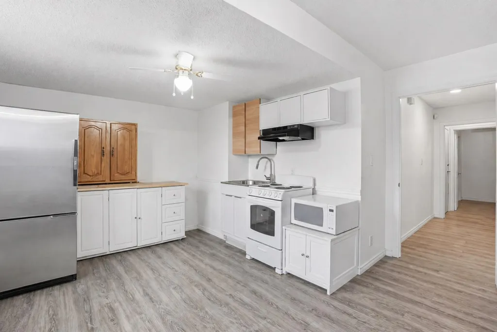 203 Shawglen Road SW Calgary AB T2Y 1Y2