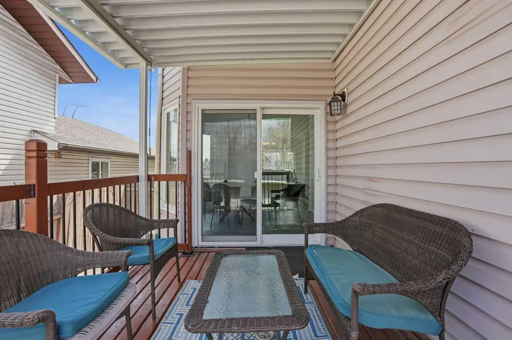 203 Shawglen Road SW Calgary AB T2Y 1Y2