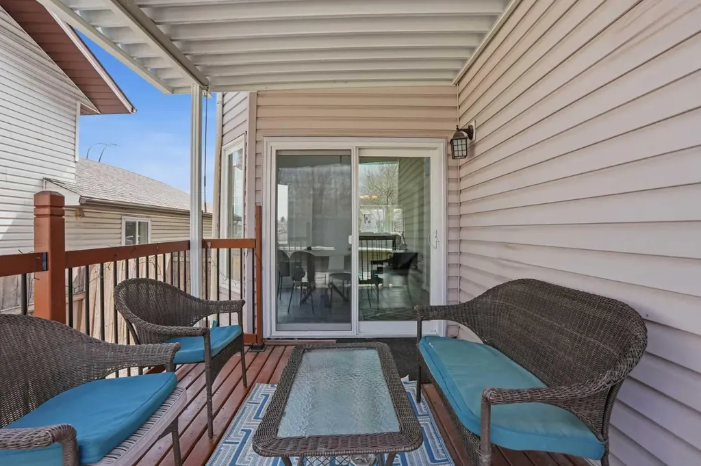 203 Shawglen Road SW Calgary AB T2Y 1Y2