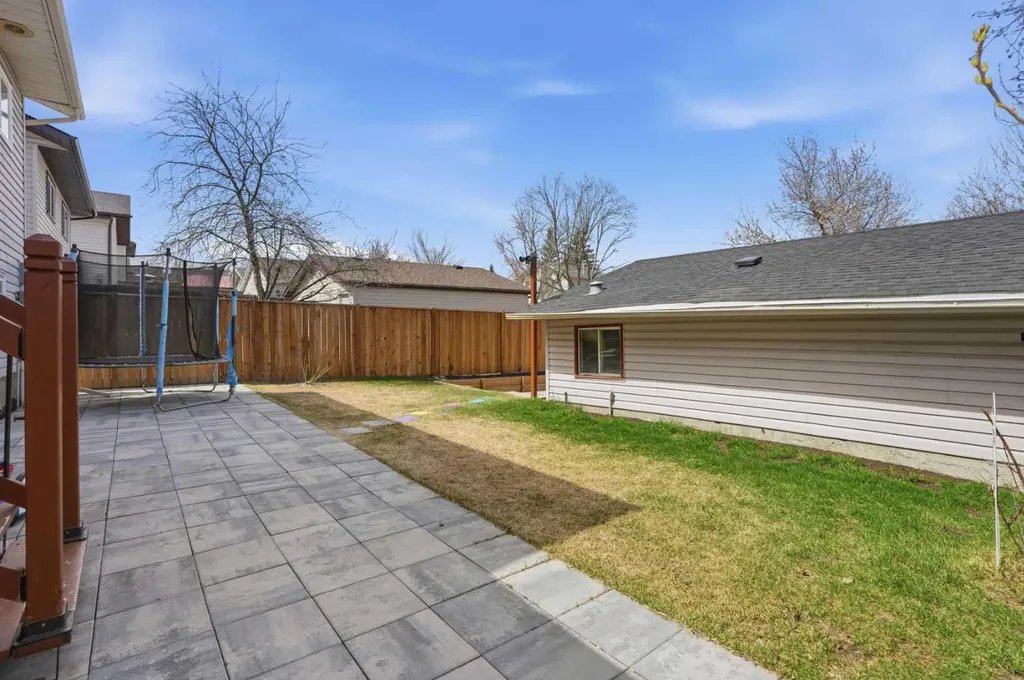 203 Shawglen Road SW Calgary AB T2Y 1Y2
