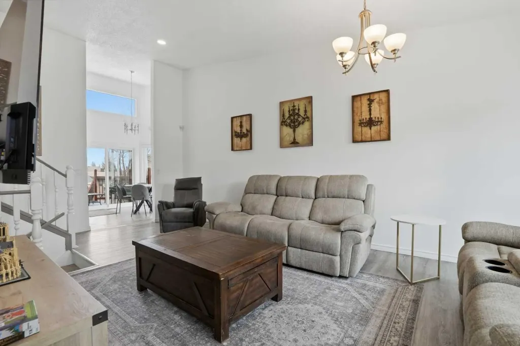 203 Shawglen Road SW Calgary AB T2Y 1Y2