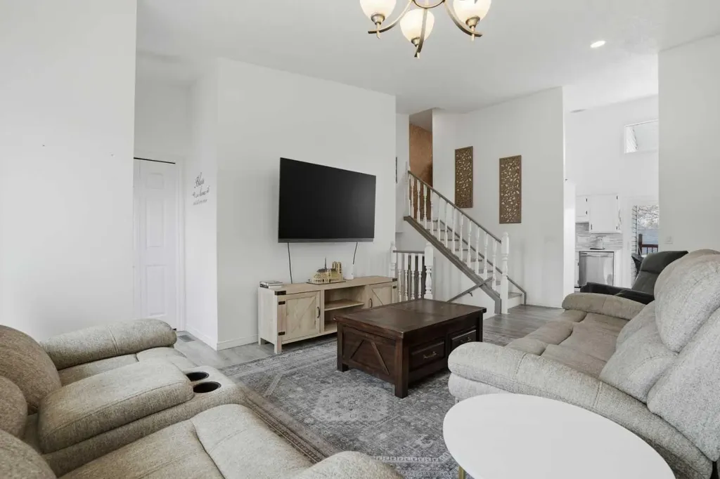 203 Shawglen Road SW Calgary AB T2Y 1Y2