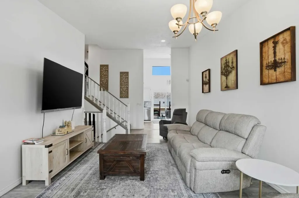 203 Shawglen Road SW Calgary AB T2Y 1Y2