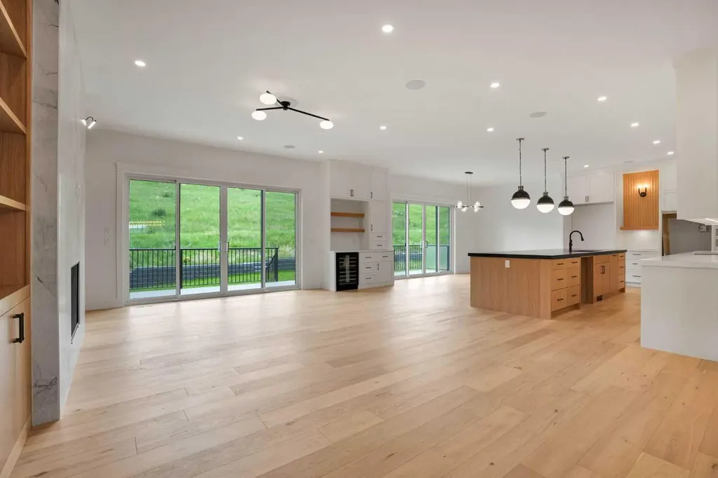427 Patterson Boulevard SW Calgary AB T3H 3N6