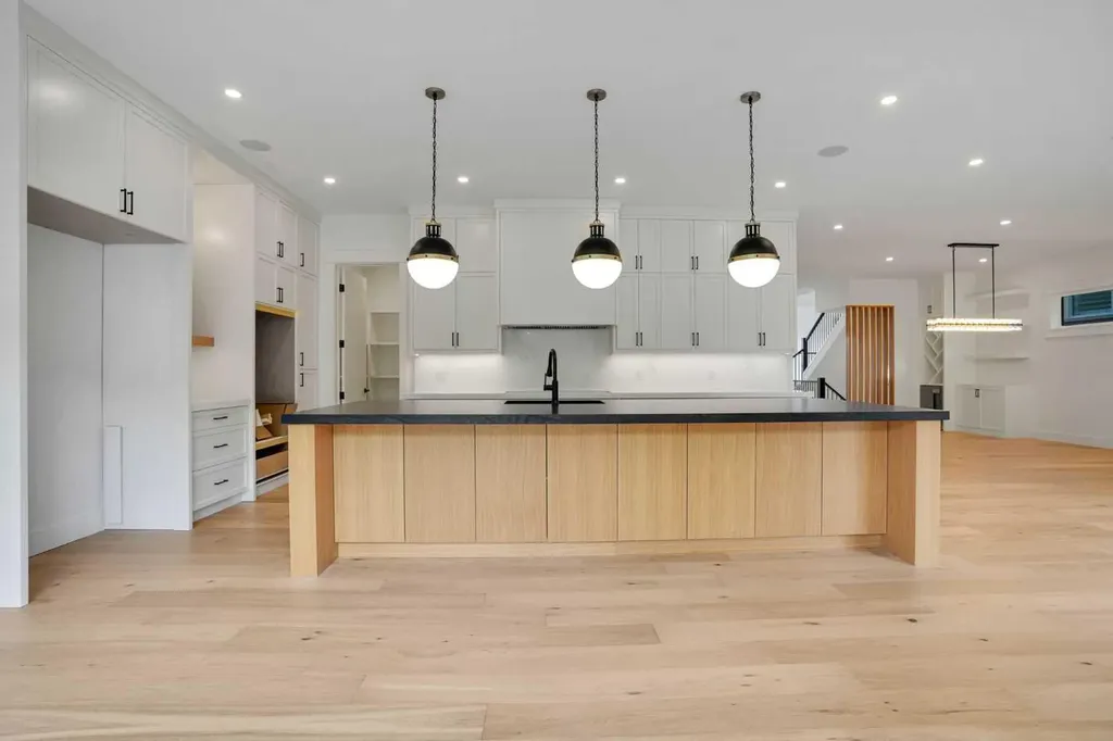 427 Patterson Boulevard SW Calgary AB T3H 3N6