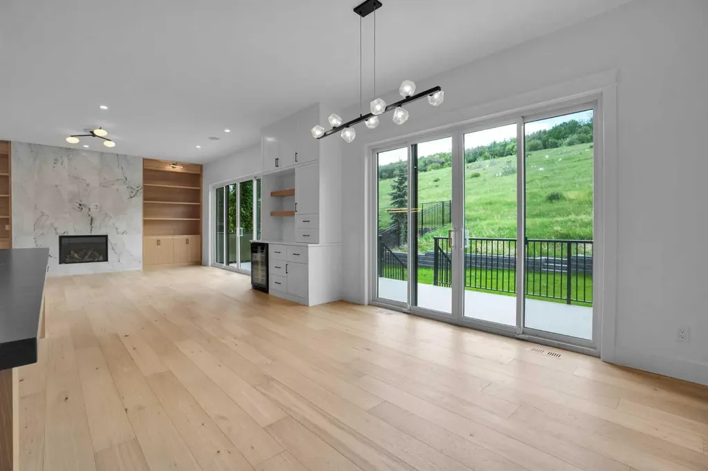 427 Patterson Boulevard SW Calgary AB T3H 3N6