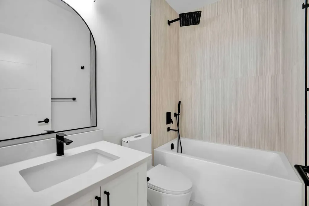 427 Patterson Boulevard SW Calgary AB T3H 3N6