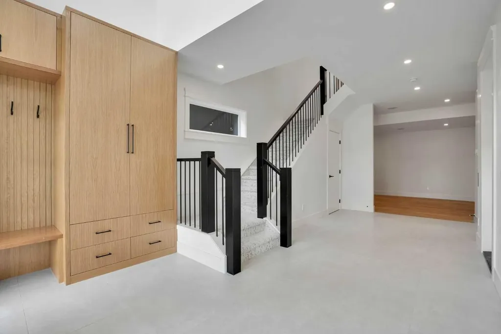 427 Patterson Boulevard SW Calgary AB T3H 3N6