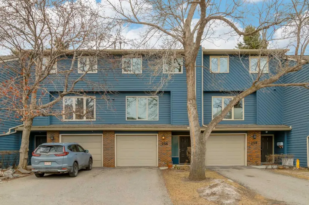 256 Point Mckay Terrace NW Calgary AB T3B 4V6