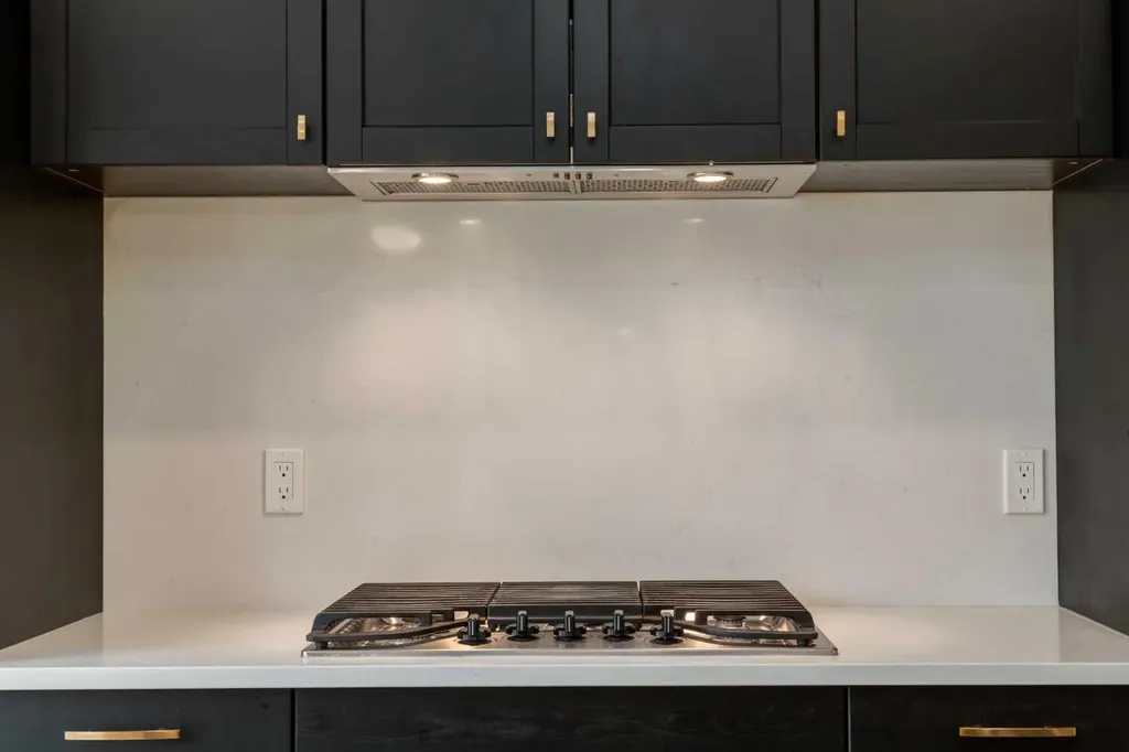 256 Point Mckay Terrace NW Calgary AB T3B 4V6