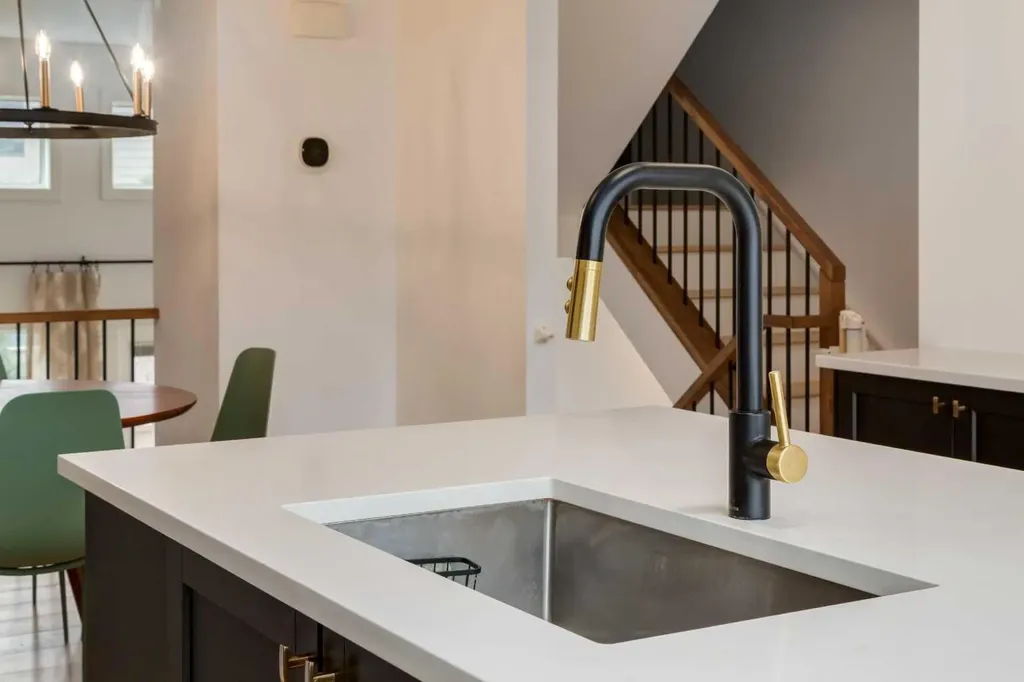 256 Point Mckay Terrace NW Calgary AB T3B 4V6