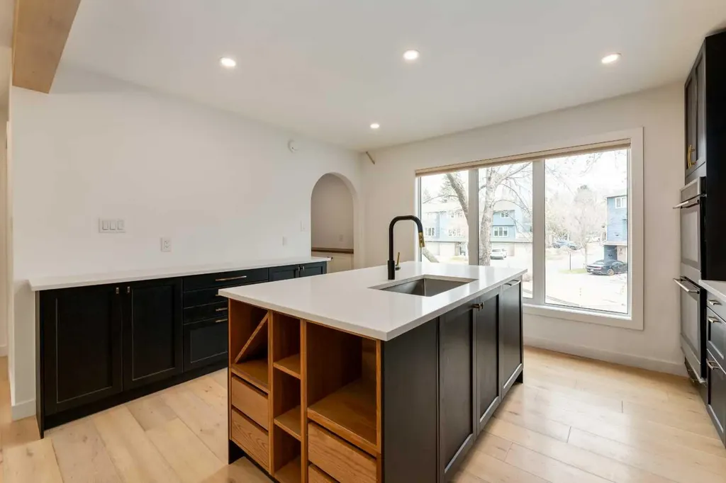 256 Point Mckay Terrace NW Calgary AB T3B 4V6