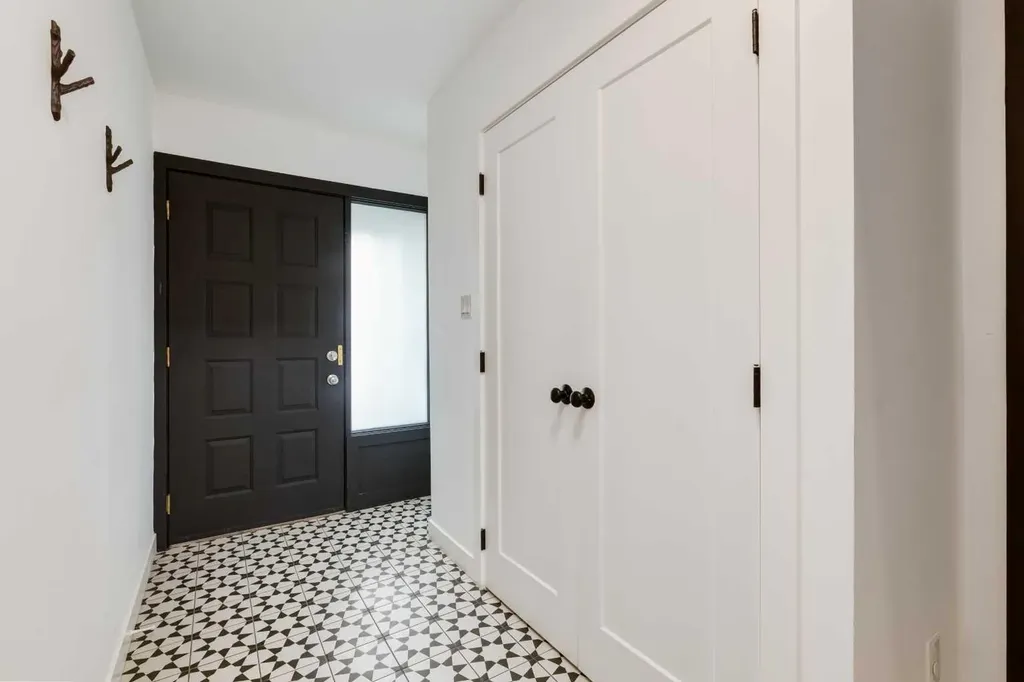 256 Point Mckay Terrace NW Calgary AB T3B 4V6