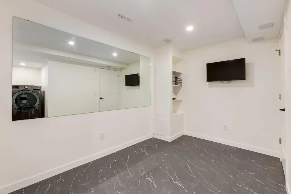 256 Point Mckay Terrace NW Calgary AB T3B 4V6