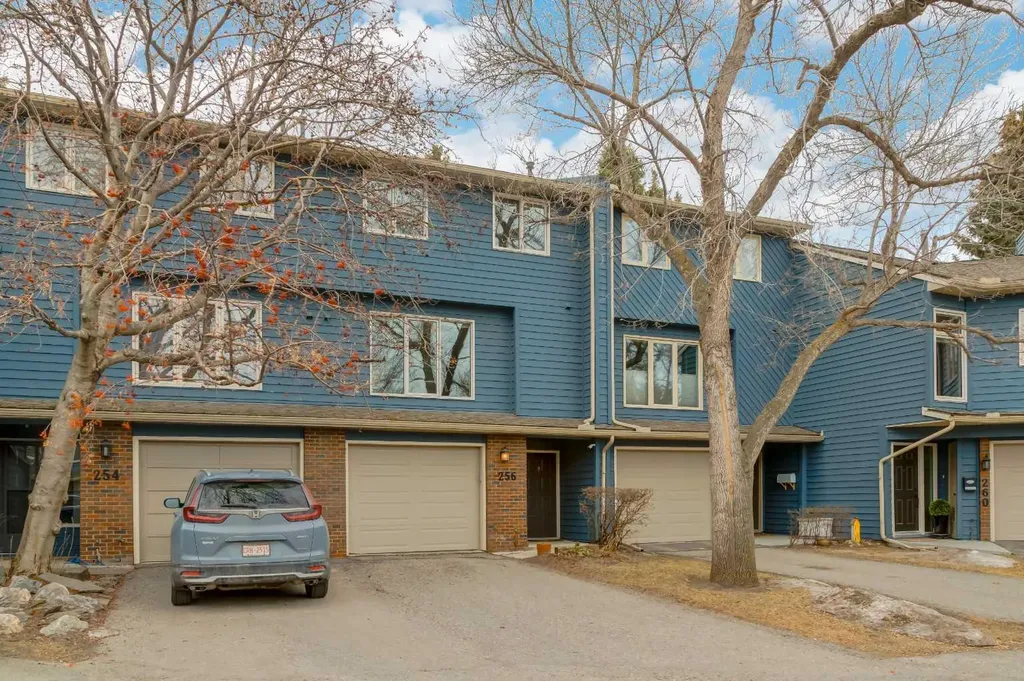 256 Point Mckay Terrace NW Calgary AB T3B 4V6