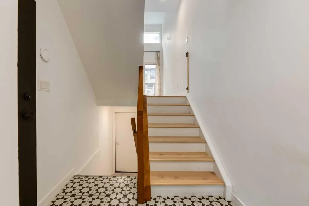 256 Point Mckay Terrace NW Calgary AB T3B 4V6