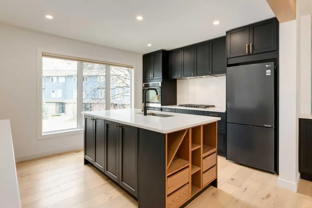 256 Point Mckay Terrace NW Calgary AB T3B 4V6