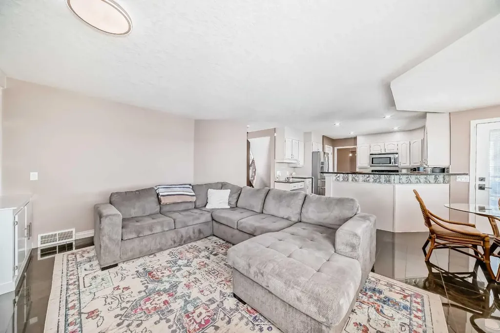 291 East Chestermere Drive Chestermere AB T1X 1A2