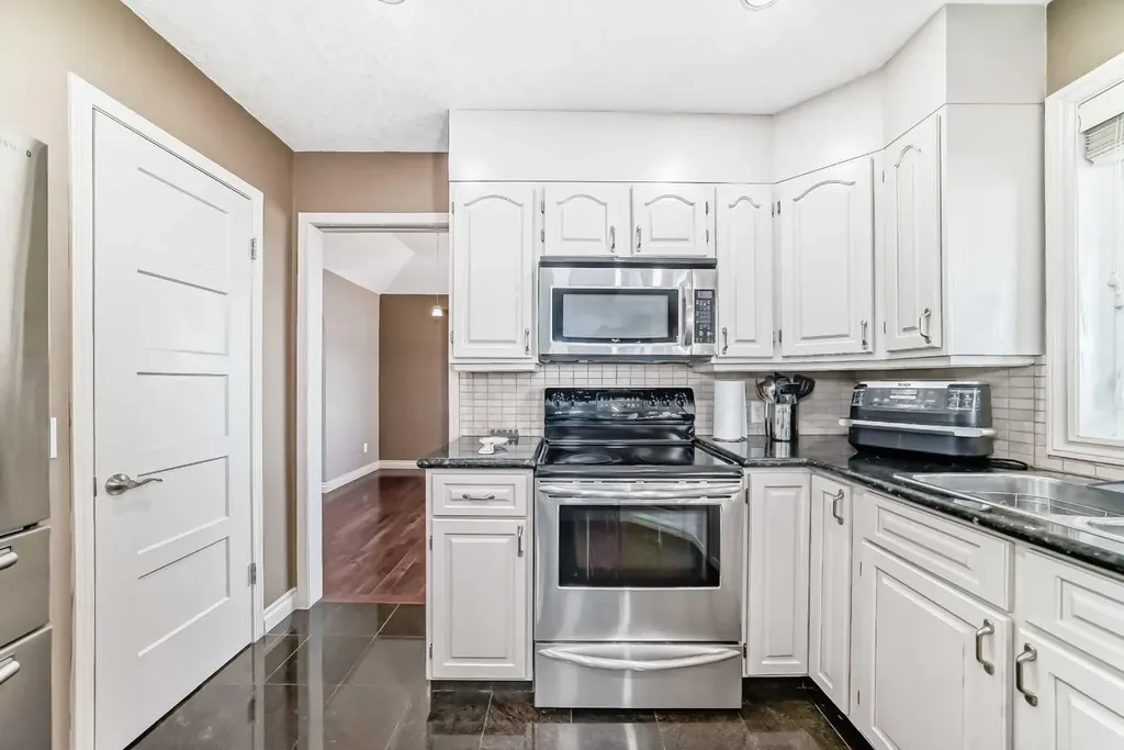 291 East Chestermere Drive Chestermere AB T1X 1A2