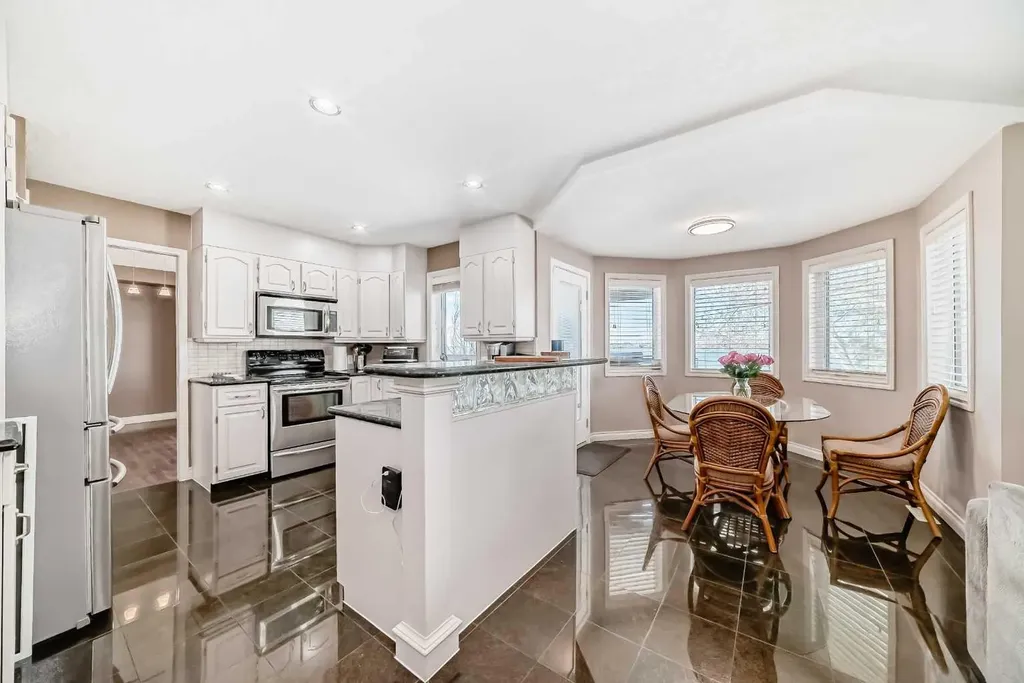 291 East Chestermere Drive Chestermere AB T1X 1A2