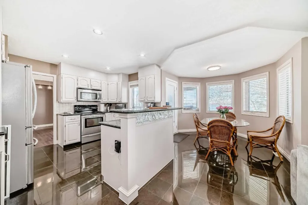 291 East Chestermere Drive Chestermere AB T1X 1A2