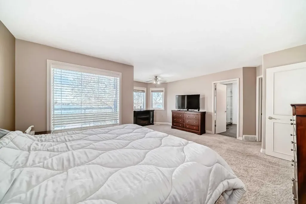291 East Chestermere Drive Chestermere AB T1X 1A2
