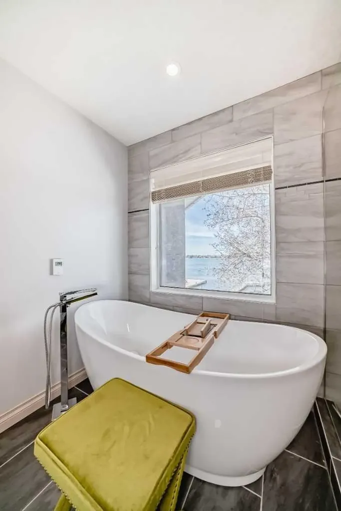 291 East Chestermere Drive Chestermere AB T1X 1A2