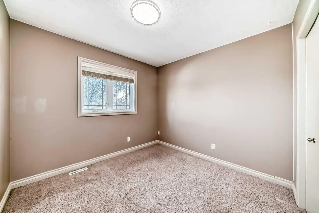 291 East Chestermere Drive Chestermere AB T1X 1A2
