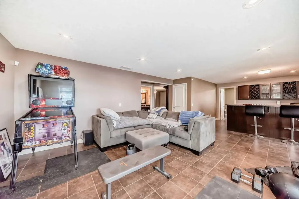 291 East Chestermere Drive Chestermere AB T1X 1A2