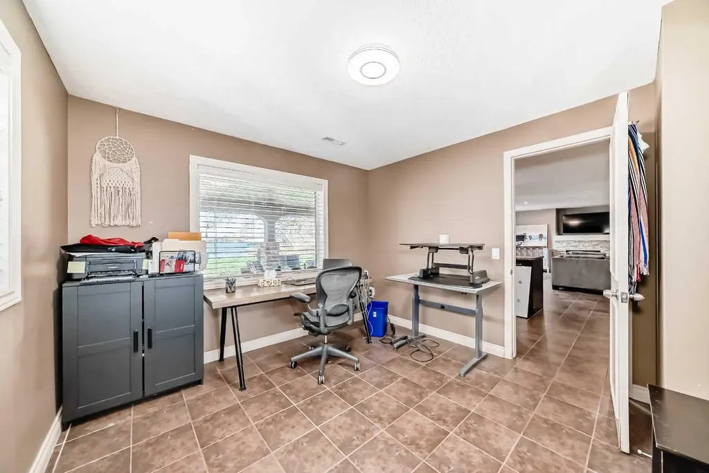 291 East Chestermere Drive Chestermere AB T1X 1A2