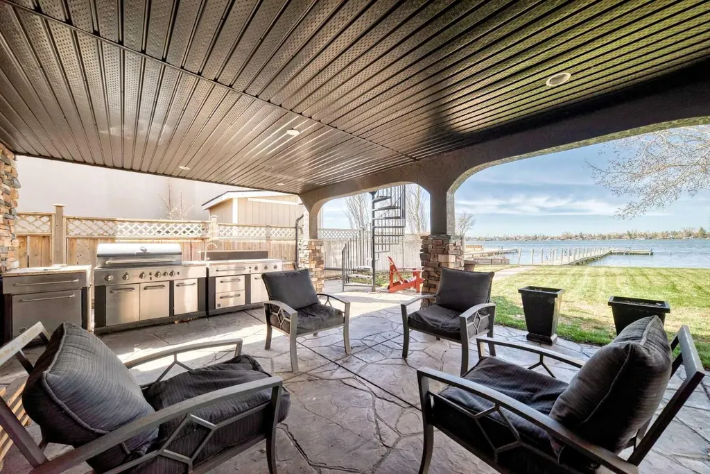 291 East Chestermere Drive Chestermere AB T1X 1A2