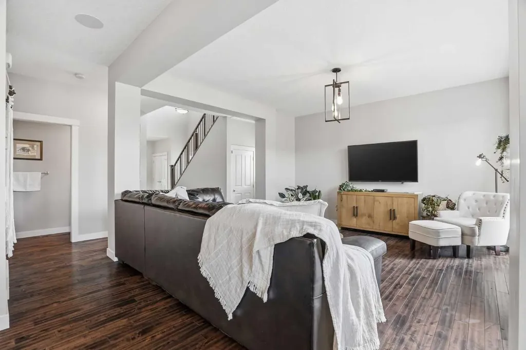 96 Drake Landing Heights Okotoks AB T1S 0M8