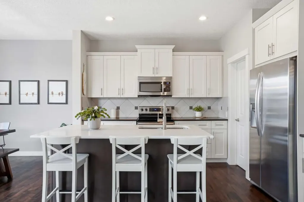 96 Drake Landing Heights Okotoks AB T1S 0M8