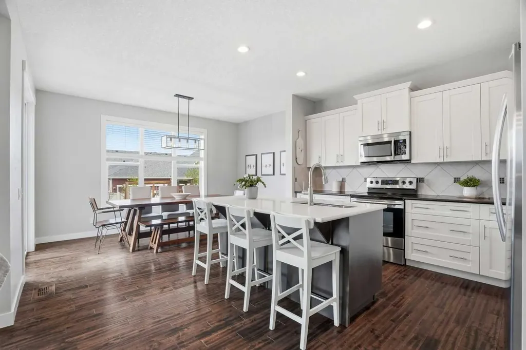 96 Drake Landing Heights Okotoks AB T1S 0M8