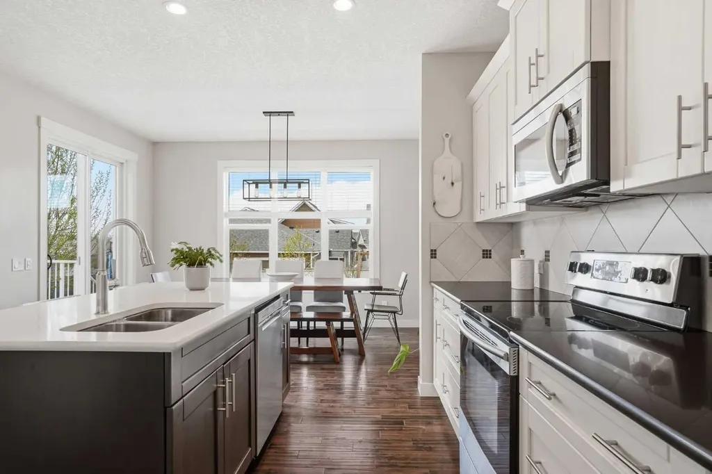 96 Drake Landing Heights Okotoks AB T1S 0M8
