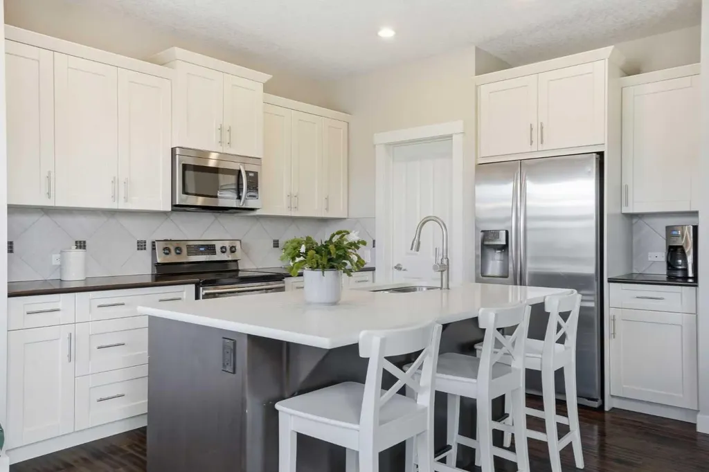 96 Drake Landing Heights Okotoks AB T1S 0M8