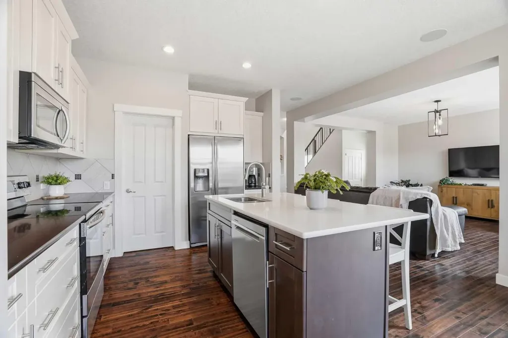 96 Drake Landing Heights Okotoks AB T1S 0M8