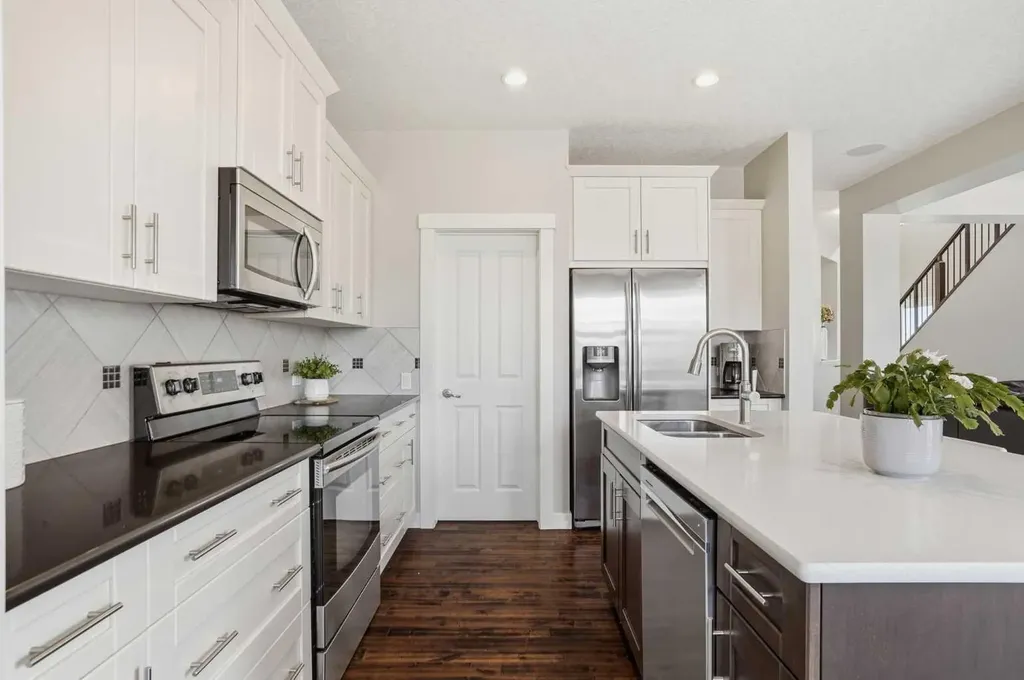 96 Drake Landing Heights Okotoks AB T1S 0M8