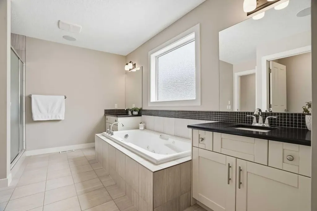 96 Drake Landing Heights Okotoks AB T1S 0M8