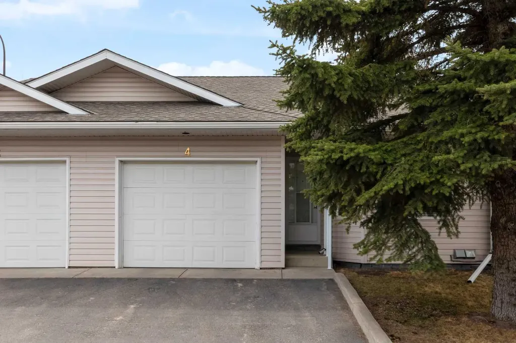 604 Griffin Road W Cochrane AB T4C1X2